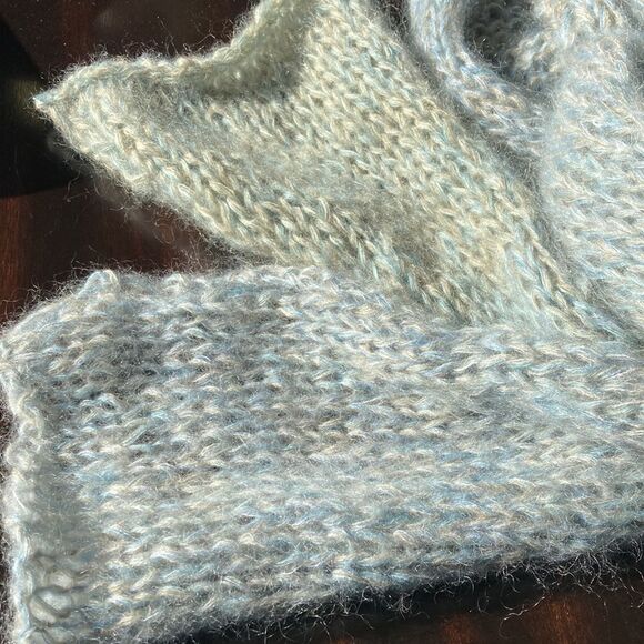 HAND CRAFTED Cashmere silk 104” luxury thin knit lightweight scarf Ombré blue - Picture 6 of 9